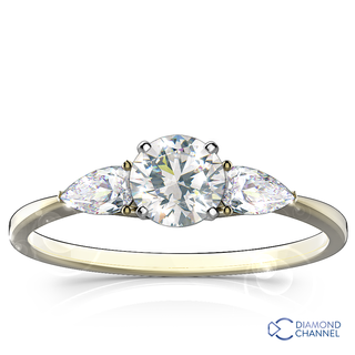 Pear shape trilogy diamond engagement ring in 18k white gold (0.86ct tw)