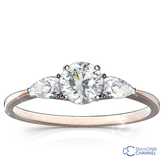 Pear shape trilogy diamond engagement ring in 18k white gold (0.86ct tw)