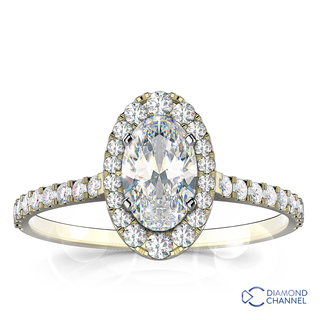 Oval Cut Graduated Halo Diamond Engagement Ring (0.89ct tw)
